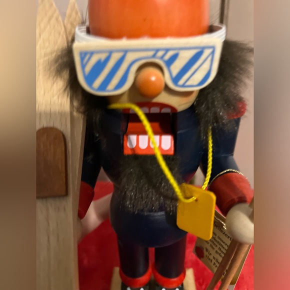 Ski Santa with sunglasses nutcracker - Picture 9 of 13